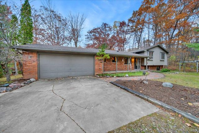75 Ridgemont Road, Oxford Charter Township, MI 48370