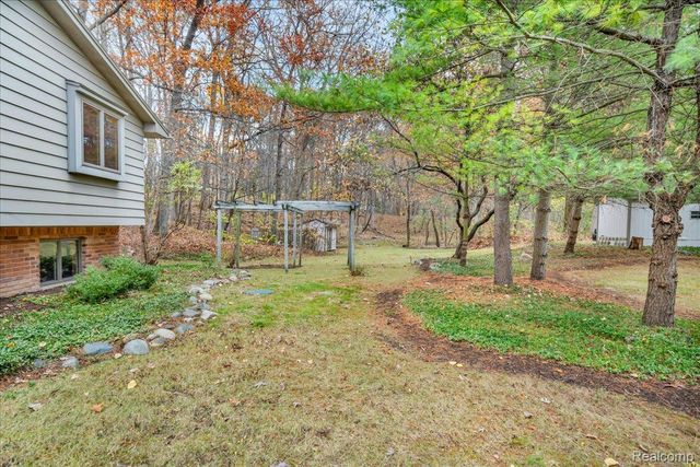 75 Ridgemont Road, Oxford Charter Township, MI 48370