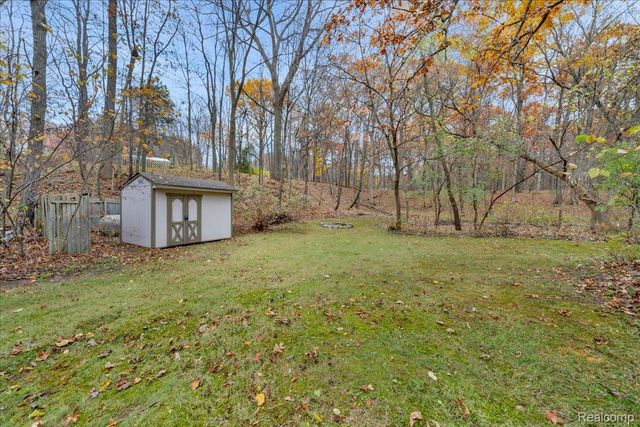 75 Ridgemont Road, Oxford Charter Township, MI 48370