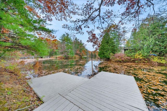 75 Ridgemont Road, Oxford Charter Township, MI 48370