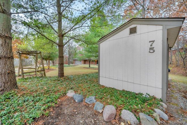 75 Ridgemont Road, Oxford Charter Township, MI 48370
