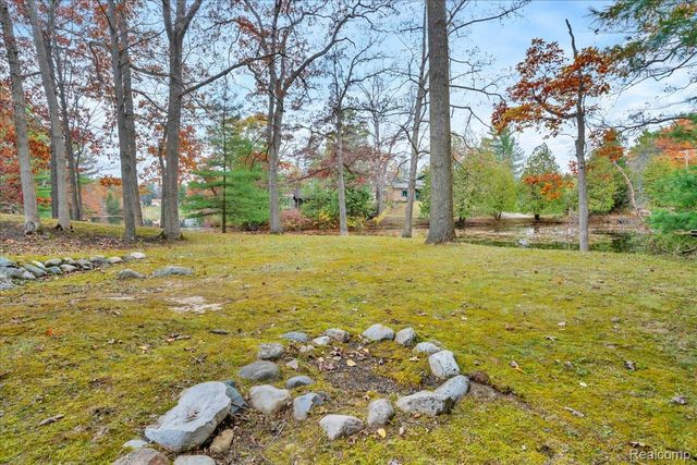 75 Ridgemont Road, Oxford Charter Township, MI 48370