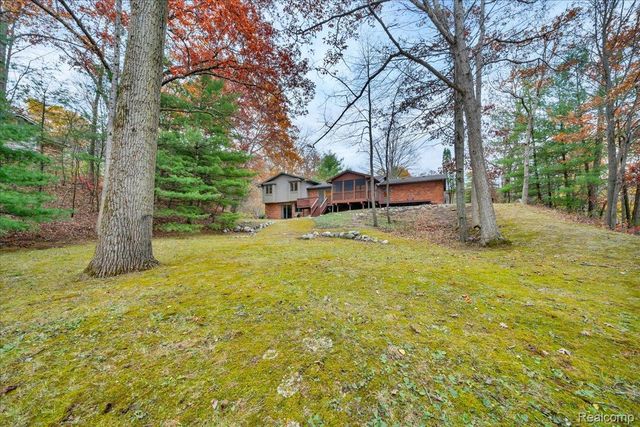 75 Ridgemont Road, Oxford Charter Township, MI 48370