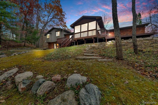 75 Ridgemont Road, Oxford Charter Township, MI 48370