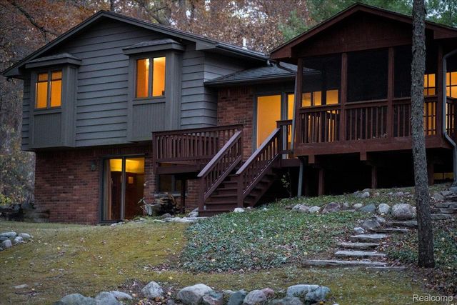 75 Ridgemont Road, Oxford Charter Township, MI 48370