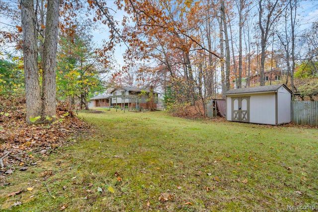 75 Ridgemont Road, Oxford Charter Township, MI 48370