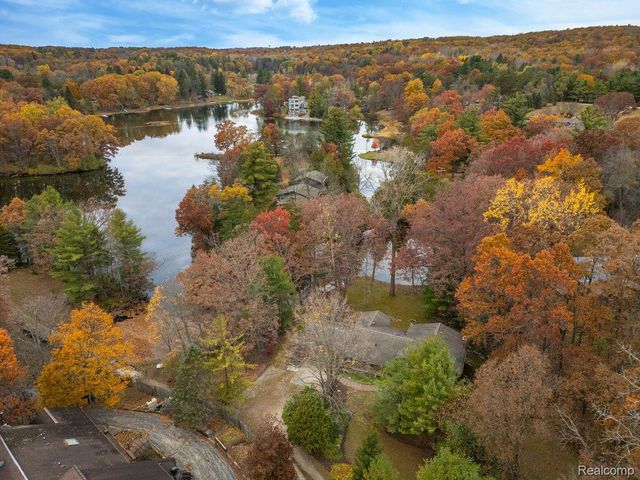 75 Ridgemont Road, Oxford Charter Township, MI 48370