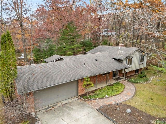 75 Ridgemont Road, Oxford Charter Township, MI 48370