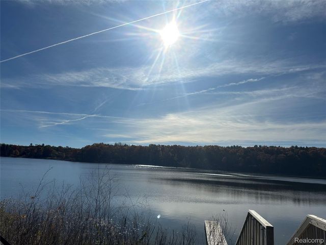 75 Ridgemont Road, Oxford Charter Township, MI 48370