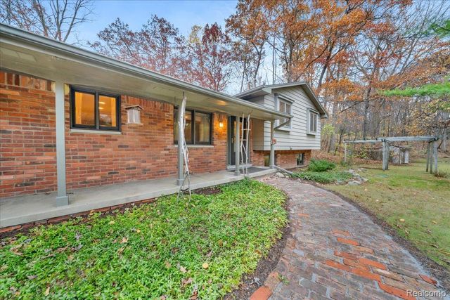 75 Ridgemont Road, Oxford Charter Township, MI 48370