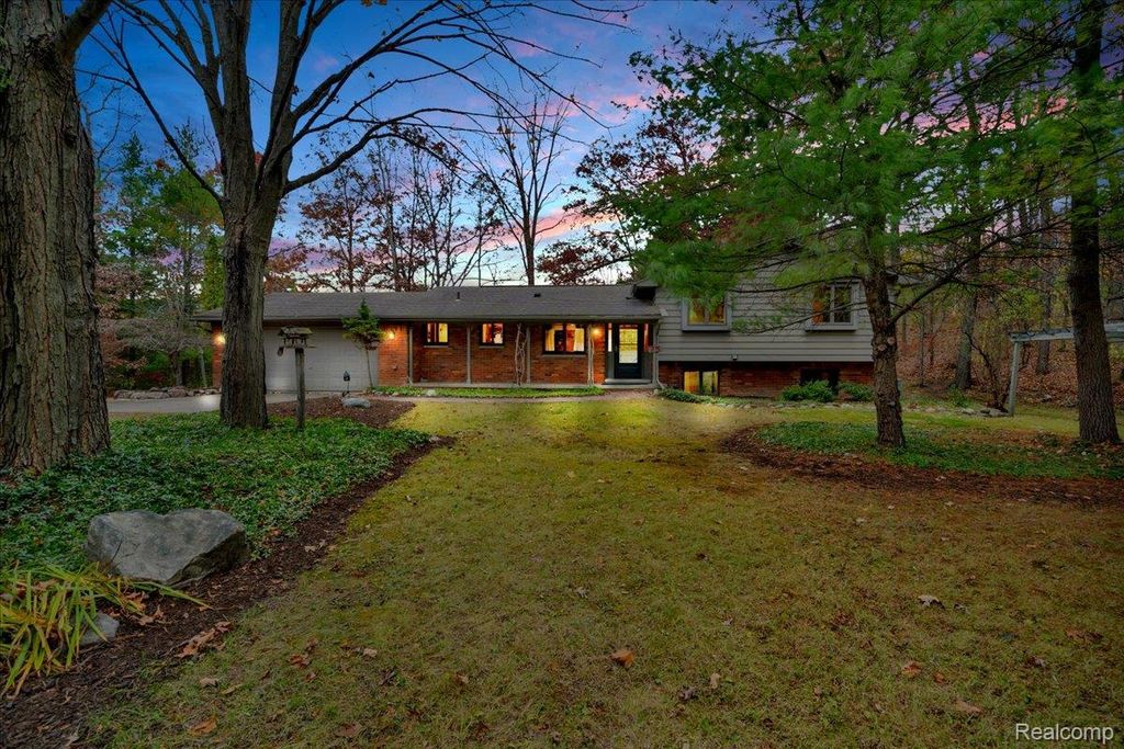 75 Ridgemont Road, Oxford Charter Township, MI 48370