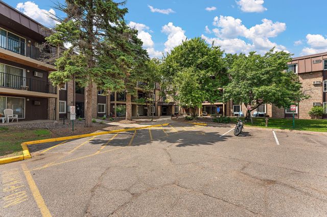 4207 Lakeside Avenue N 134, Brooklyn Center, MN 55429