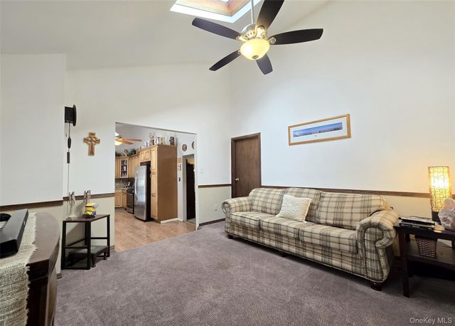 25 Spruceton Street, Selden, NY 11784