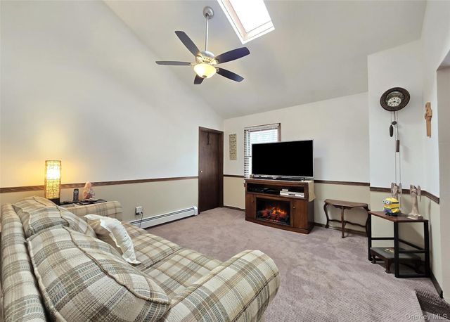 25 Spruceton Street, Selden, NY 11784