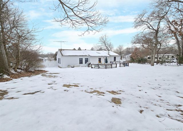 25 Spruceton Street, Selden, NY 11784