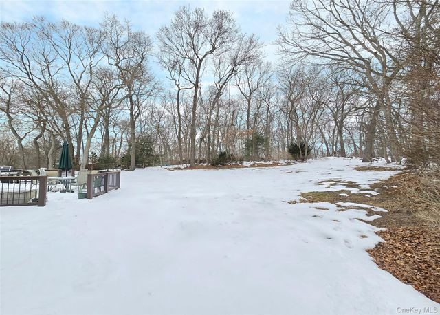 25 Spruceton Street, Selden, NY 11784