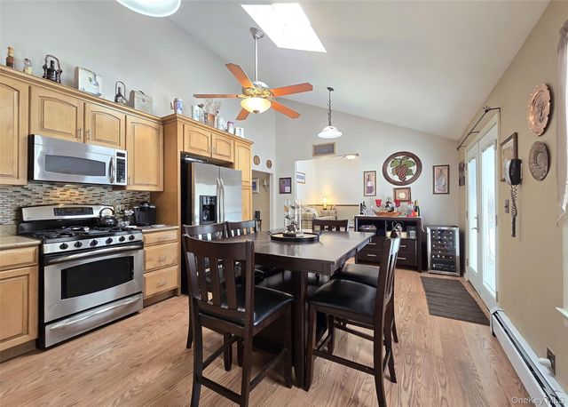 25 Spruceton Street, Selden, NY 11784