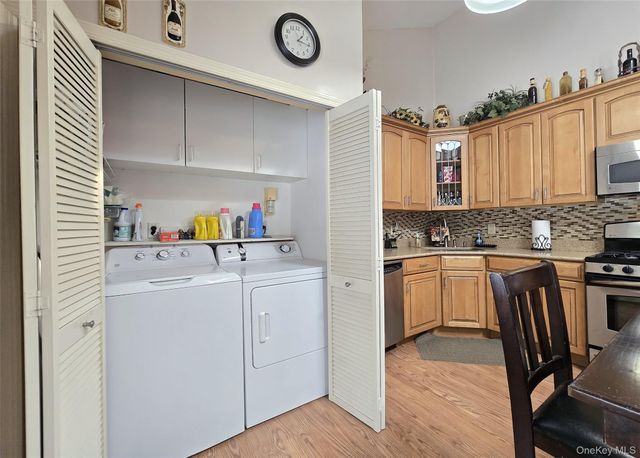 25 Spruceton Street, Selden, NY 11784