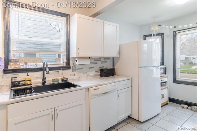 18665 Olympia, Redford, MI 48240