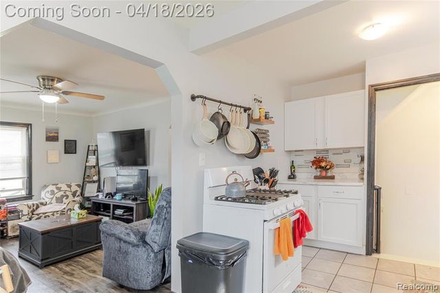 18665 Olympia, Redford, MI 48240