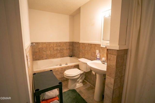 3624 Katy Hollar Road, Sevierville, TN 37862