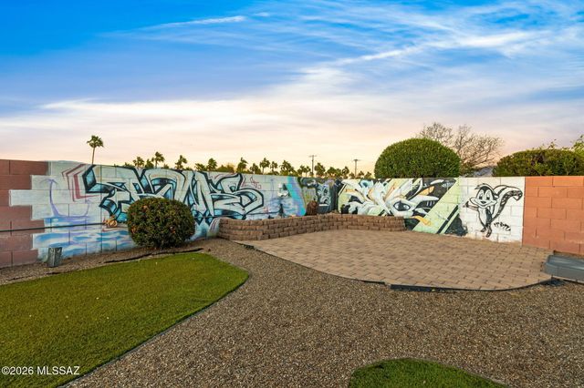 9001 E Desert Aire Street, Tucson, AZ 85730