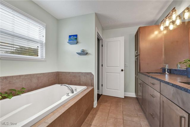 2839 Gates Court, Broadview Heights, OH 44147