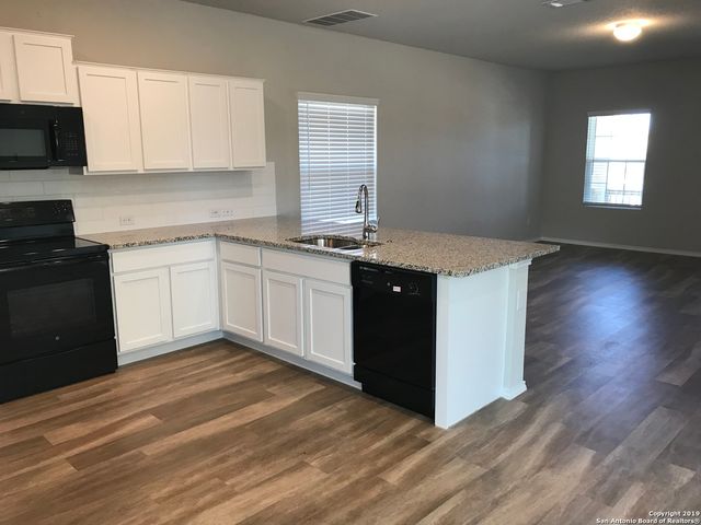 1810 Strawberry Fld, New Braunfels, TX 78130