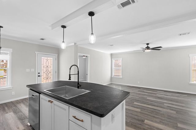 5704 S County Road 49, Slocomb, AL 36375