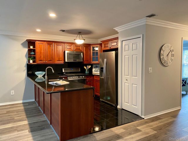 166 Horizon View Drive 166, Farmingville, NY 11738