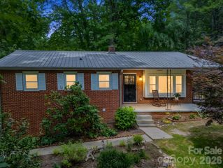 14 Penelope Street, Black Mountain, NC 28711