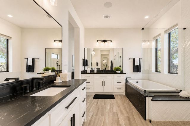 638 Bridge Water LOOP, Dripping Springs, TX 78620