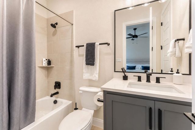 638 Bridge Water LOOP, Dripping Springs, TX 78620