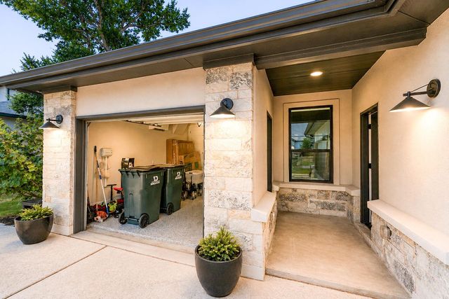 638 Bridge Water LOOP, Dripping Springs, TX 78620