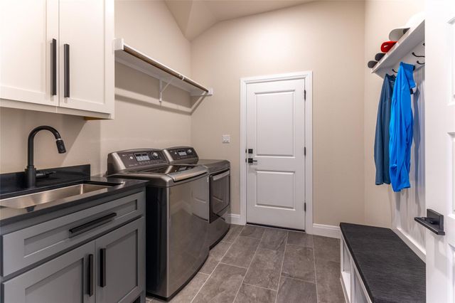 638 Bridge Water LOOP, Dripping Springs, TX 78620