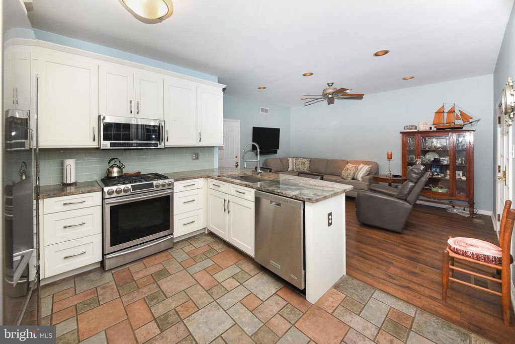 Image 16 of property listing at 2053 CHRISTINA, Langhorne, PA 19053