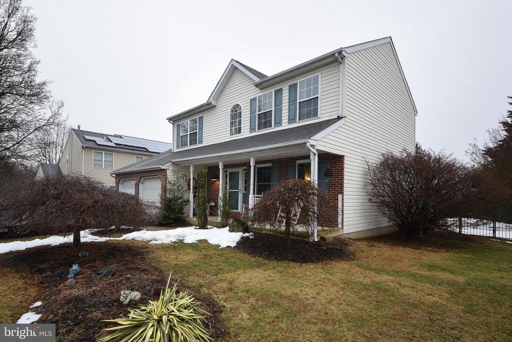 Image 3 of property listing at 2053 CHRISTINA, Langhorne, PA 19053