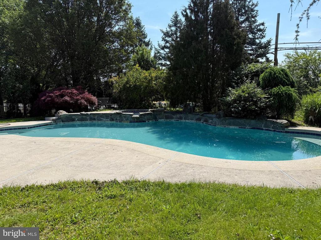 Image 51 of property listing at 2053 CHRISTINA, Langhorne, PA 19053