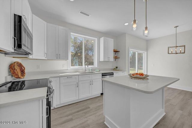 288 Charlestown Road, Southport, NC 28461