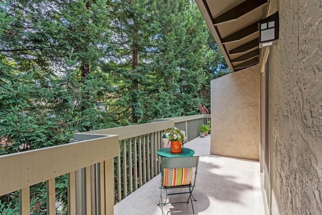 Image 11 of property listing at 374 Union Avenue D, Campbell, CA 95008