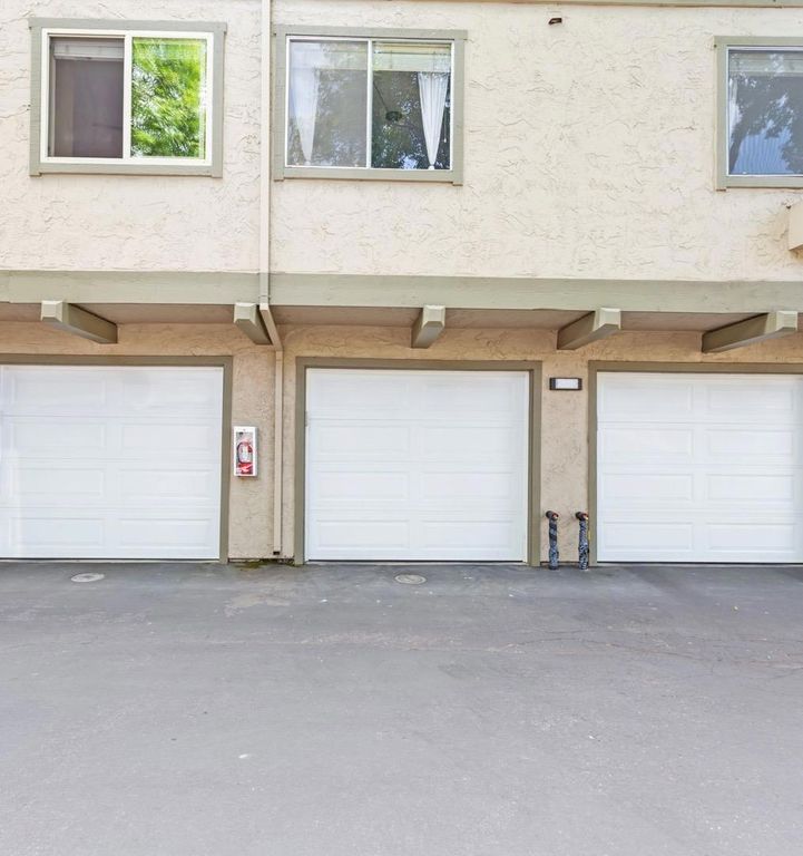 Image 13 of property listing at 374 Union Avenue D, Campbell, CA 95008