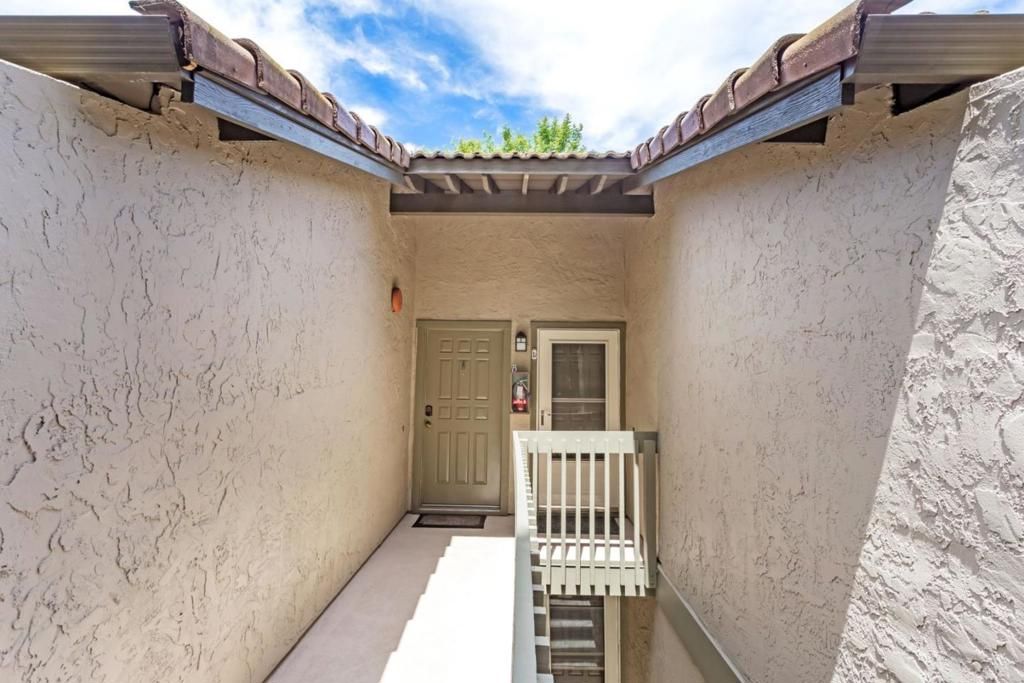 Image 3 of property listing at 374 Union Avenue D, Campbell, CA 95008