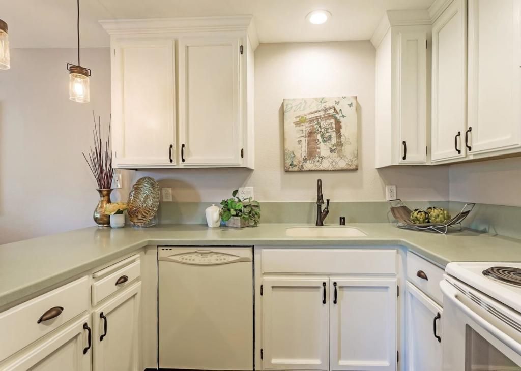 Image 9 of property listing at 374 Union Avenue D, Campbell, CA 95008