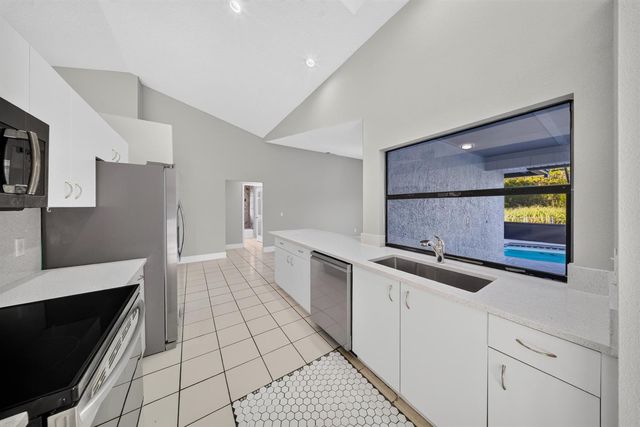4802 Sunset Boulevard, Fort Pierce, FL 34982