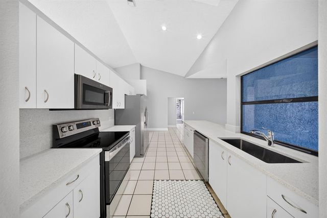 4802 Sunset Boulevard, Fort Pierce, FL 34982