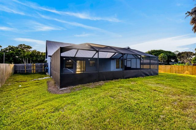 4802 Sunset Boulevard, Fort Pierce, FL 34982