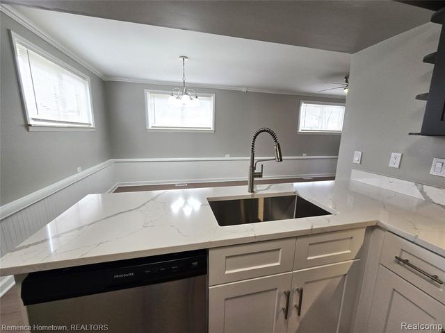 29600 Pickford Street, Livonia, MI 48152