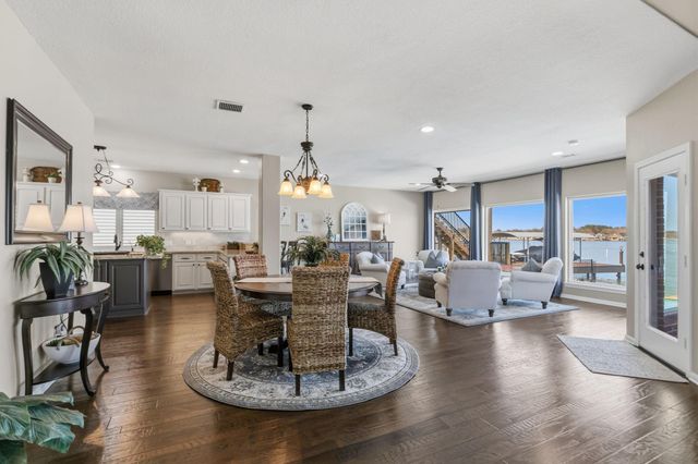 2 Villas Ways Drive, Conroe, TX 77356