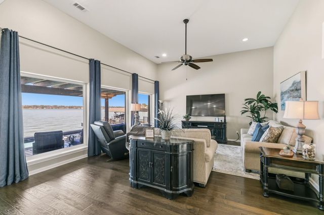 2 Villas Ways Drive, Conroe, TX 77356