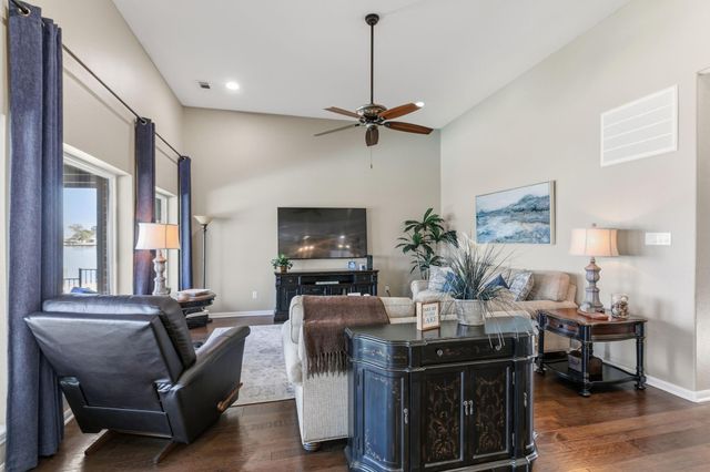 2 Villas Ways Drive, Conroe, TX 77356